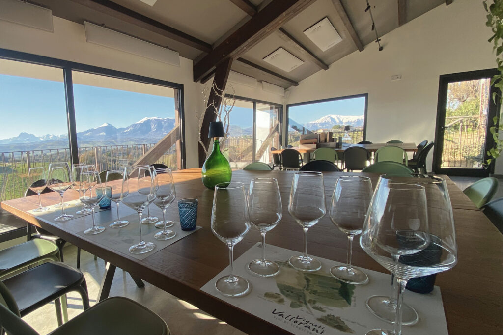 degustazione vino in cantina nel Piceno